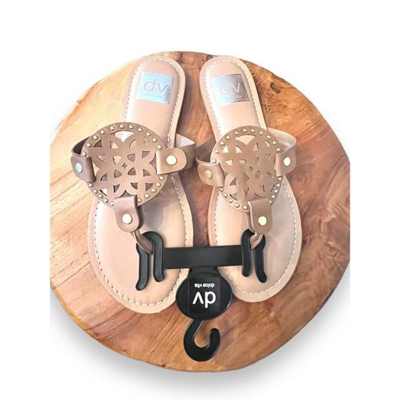 Dolce Vita Tan Gold Studs Gotie Flip Flop Sandals Tan Women’s Size 5 - Picture 4 of 5